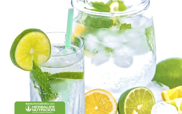 Receta de agua de berenjena y limón para adelgazar